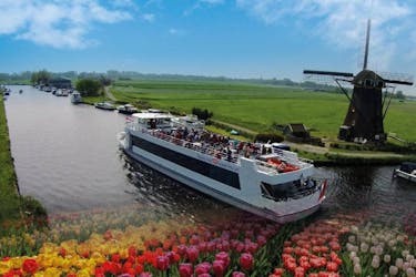 Spring cruise on Kagerplassen and Keukenhof gardens entrance tour Lisse